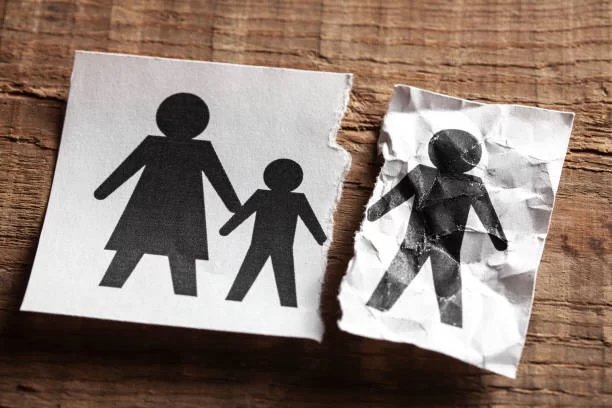 Paternidades ausentes, infancias heridas y mujeres violentadas Eje Global