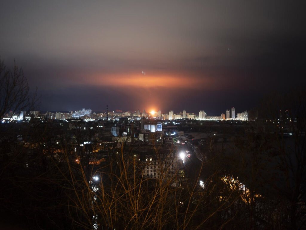 Kiev bajo fuego antes de la diplomacia y la presión rusa se intensifica Eje Global